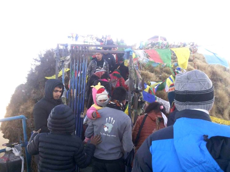 Kalinchowk sharing transportation by bus and jeep